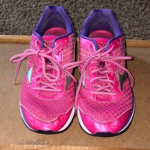 Mizuno Vibrant Pink and Purple Running Shoes